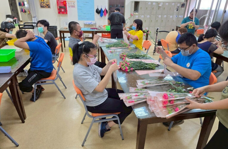 6600份祝福「溜」進社區 豐邑集團攜手慢飛天使獻愛迎母親節
