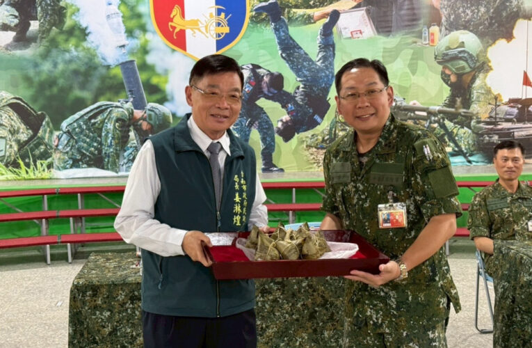 端午節前夕巿府率團赴陸軍步兵203旅慰勞官兵
