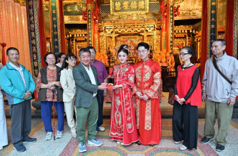桃園景福宮喜事臨門　新人在神明祝福下締結良緣