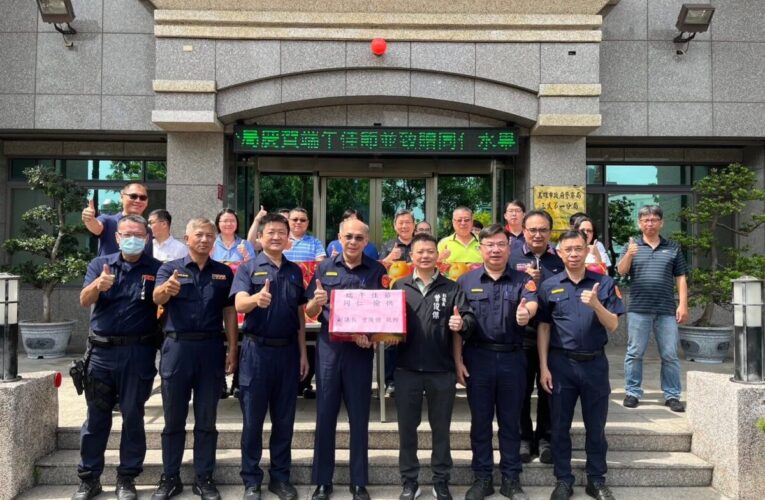 迎接闔家團圓端午節 副議長曾俊傑提前向警察人員賀節