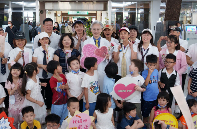 跨世代同台獻愛！ 中榮千歲志工團攜手幼兒園萌娃  共慶母親節