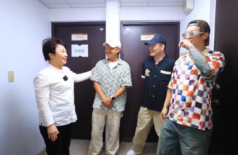 中氣十足華語流行金曲音樂節 萬人集體大合唱華語金曲