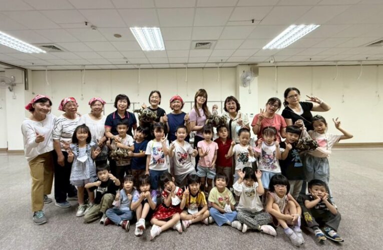 火焰蟲非營利幼兒園幼兒首次體驗端午包粽  新奇有趣