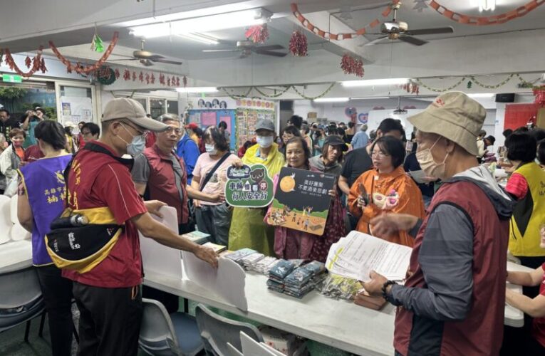 高雄市區監理所攜手里民「走」向交通平安行喜迎母親節