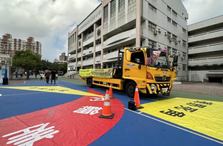 高市警攜手監理所邀國小學童親身體驗大型車視角