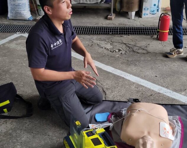 烏日警聯手消防推防災演練　CPR與鋰電池火警應變實作強化社區韌性