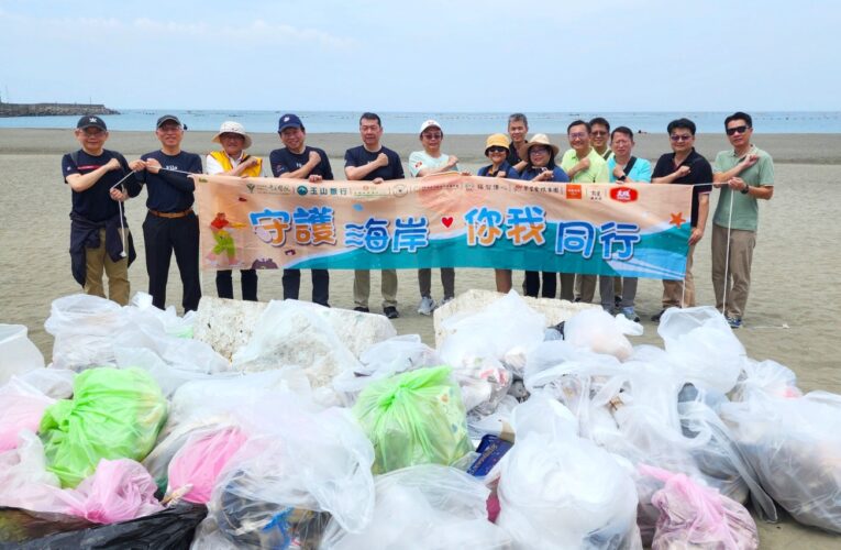 奇美醫院結合在地十家企業 900位淨灘守護海洋 保護環境