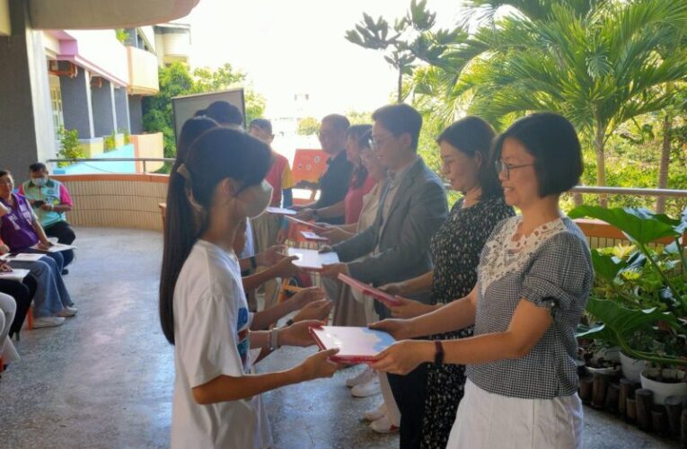 《大海裡的家》新書發表會 海委會攜手蚵寮國民小學挖掘水下的故鄉