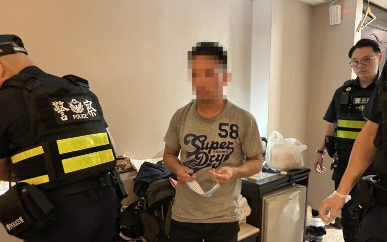 男子訂外送開門取餐          赫見警方致吸毒現形