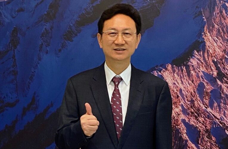 童振源新作《新加坡六十年》：從貧困小島到全球經濟強國