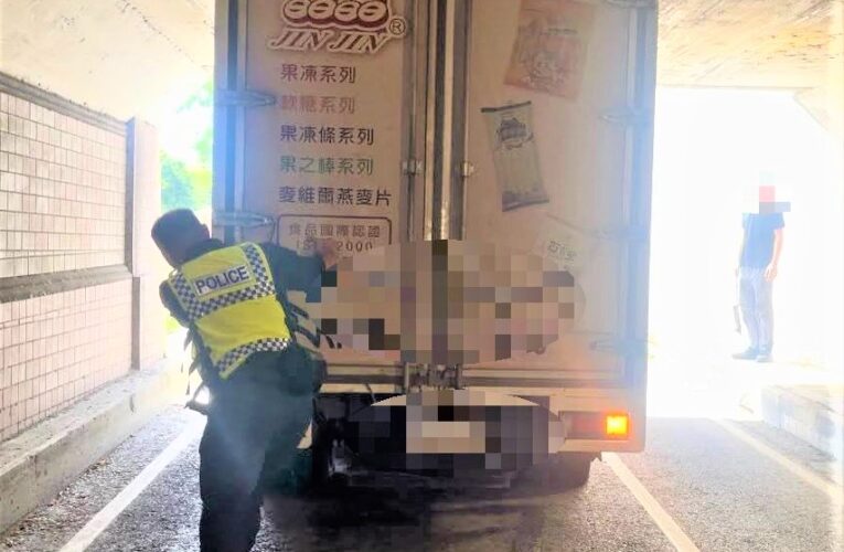 貨車卡地下道　悶熱地下道中八掌警助脫困