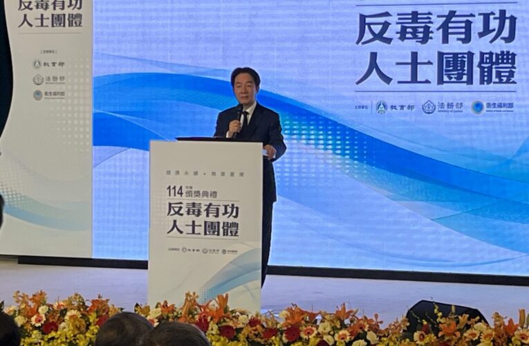 南市毒防中心榮獲聯合視導六都「特優」獎，卓榮泰院長親頒 趙卿惠副市長代表受獎