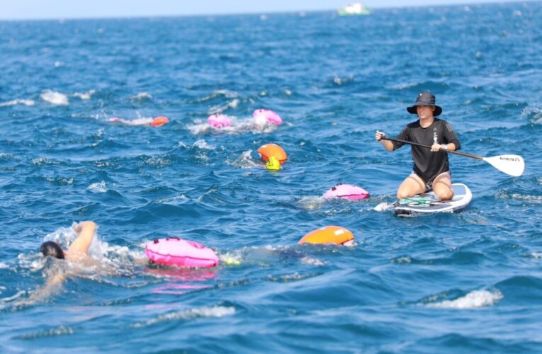 不辦慶功宴選擇游向基隆嶼　天母國中泳隊畢業生橫渡外海寫下壯闊回憶