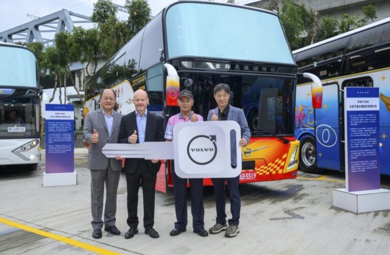 VOLVO全系列巴士賞析會盛大登場　B13R雙車型全台首度交車