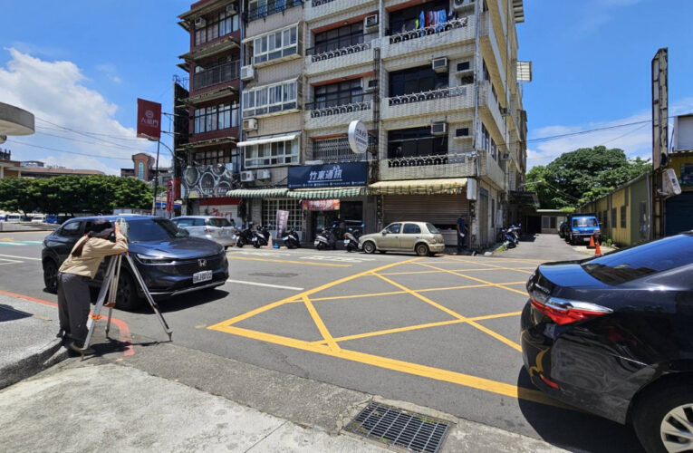 土地鑑界測量不幸遭水泥車擦撞　竹東地政人員堅守崗位完成現場作業