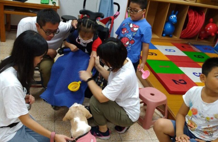 汪星人出任務！治療犬助攻讓少年心甘情願「斷網」