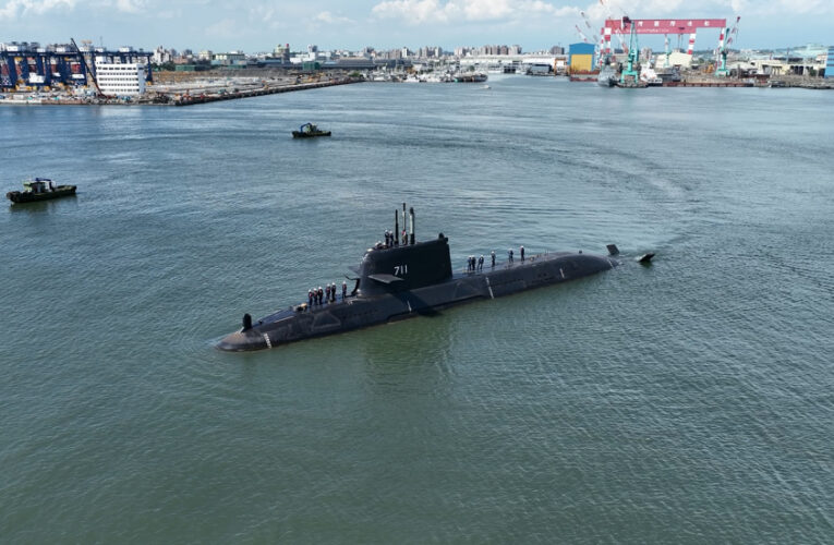 台船重大突破！海鯤軍艦首次浮航測試圓滿達陣