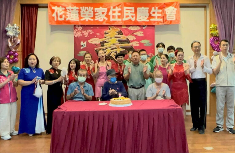 花蓮榮家慶生懷舊老歌撫慰長輩 上騰工商學子與住民同樂