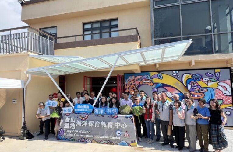 從《臺灣海洋生態科普百分百》探索珍稀三棘鱟奧秘 香山濕地海洋保育教育中心  國際鱟保育日揭牌啟用