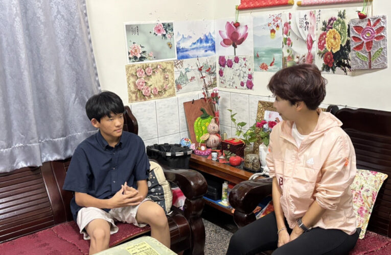 立法委員陳亭妃請益全國狀元陳胤泰「高分心法」並且鼓勵安心追夢