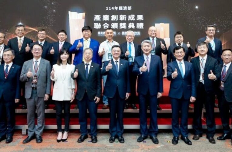 中國醫藥大學醫療體系鄭隆賓院長團隊  榮獲經濟部國家發明創作獎發明獎金牌