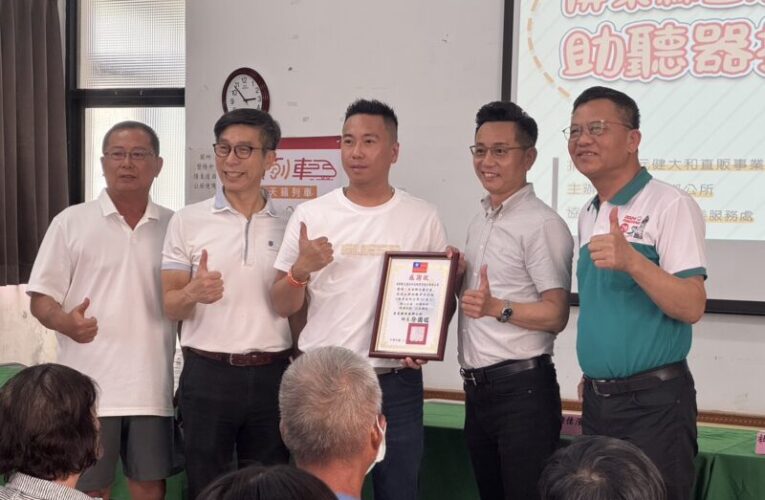 鍾佳濱媒合民間資源，再赴里港鄉推動天籟計畫