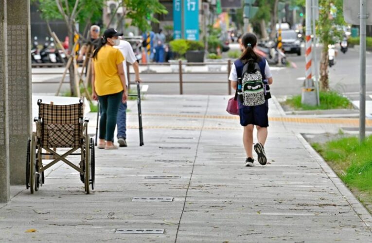 高雄苓洲國小通學步道換新 營造社區通行友善環境