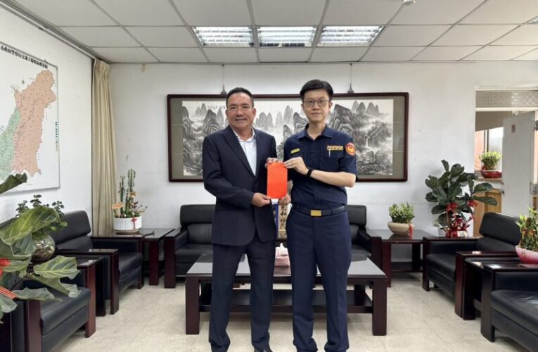 警察節前夕  高雄市義交大隊長現身送祝福