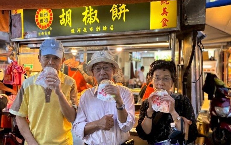 國寶級雕刻師走進饒河街夜市　黃炳輝引領藝術眼光品味夜市文化