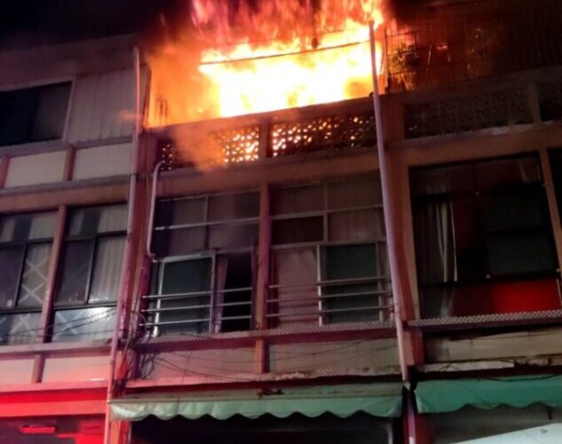 高雄仁愛街民宅火警 二度悶燒 民眾二樓躍下 無生命危險