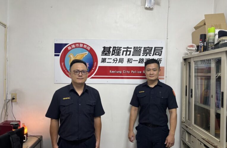 老婦中風無力求援！基二警破門即時救援