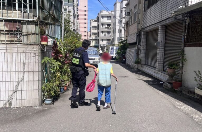 九旬嬤疑遭詐騙迷途街頭 警炎夏助返家暖人心