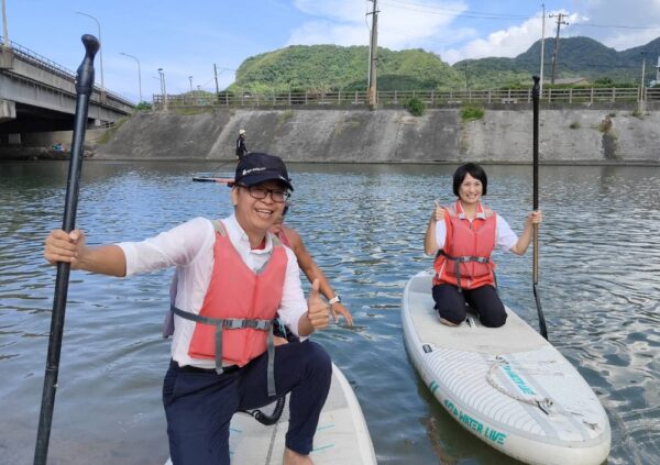 炎炎夏日怎麼玩？  萬里區公所推廣最安全的水上活動SUP新體驗
