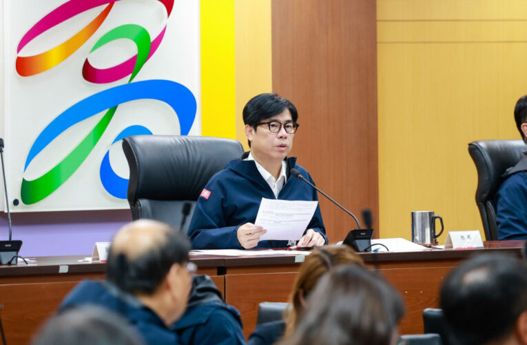 「棒子交給她」一語驚四座 陳其邁玩笑話掀高雄市長初選風暴