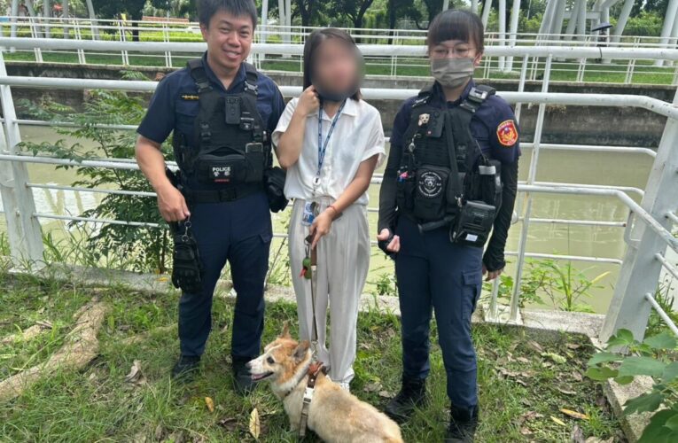 左營警協同民眾伸援手 跳下河堤成功救援落水柯基犬