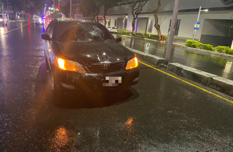 苓雅區深夜車禍！19歲騎士五福路遭撞送醫