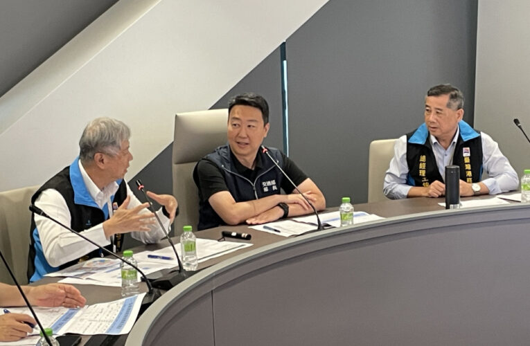 丹娜絲颱風逼近！交通部長視察港務公司防颱應變中心確保航運安全