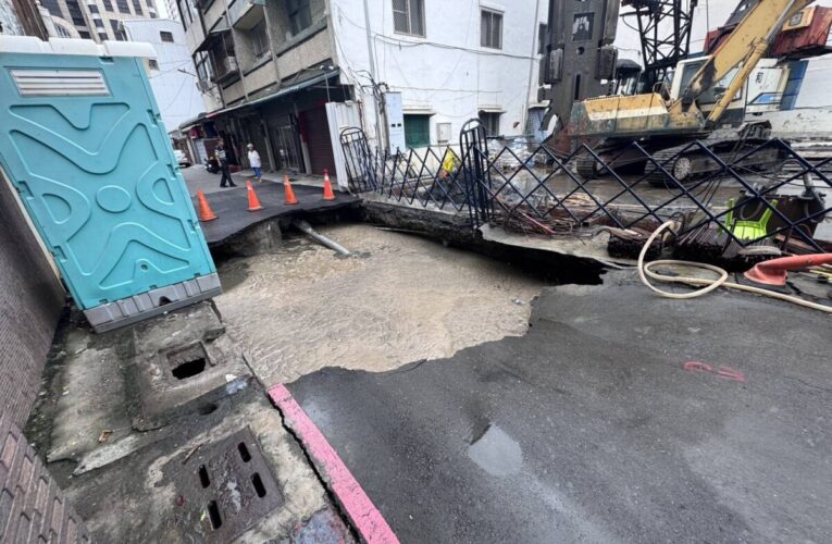 高雄前金成功一路工地施工致路基坍陷　市府勒令停工、524戶停電搶修中