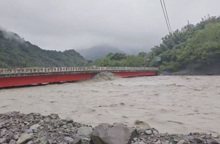 豪雨肆虐高雄山區 桃源區傳車輛墜谷意外 數千居民緊急撤離