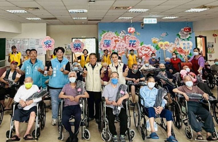 花蓮市長魏嘉彥贈榮家長輩父親節禮物 祝福平安健康