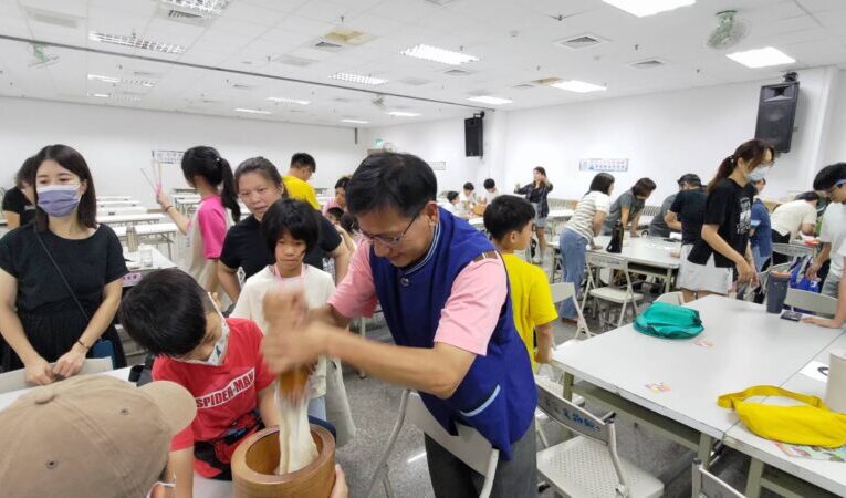 「藍衫 粢粑 攻炮城 多元語言」 高市府以客家文化進行高雄城市國際交流