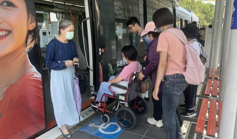 高雄輕軌通學就醫旅次上半年成長17% 學習之路、往返醫療院所，總有輕軌陪你走