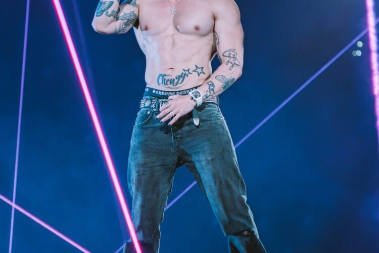 Tyson Yoshi 「娶某前」一連開唱三天 「人體衝浪」成經典儀式