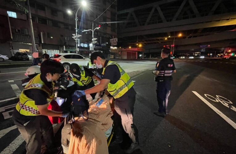 女子疑似低血糖路邊癱倒　烏日警遞餅乾救援、即時送醫脫險
