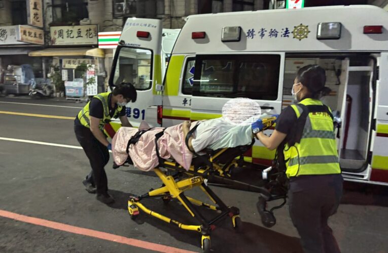 足部壞死痛徹深夜哀號　台中警消合力三樓抬運老翁緊急送醫