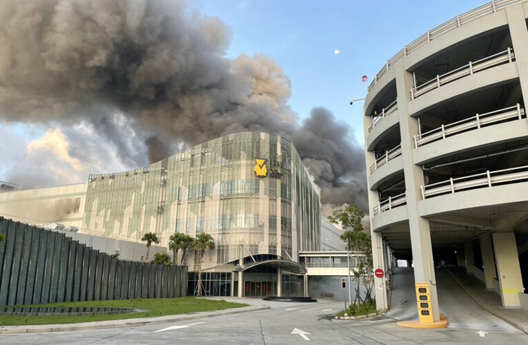 小港區鋰電池工廠爆炸起火濃煙直竄天際