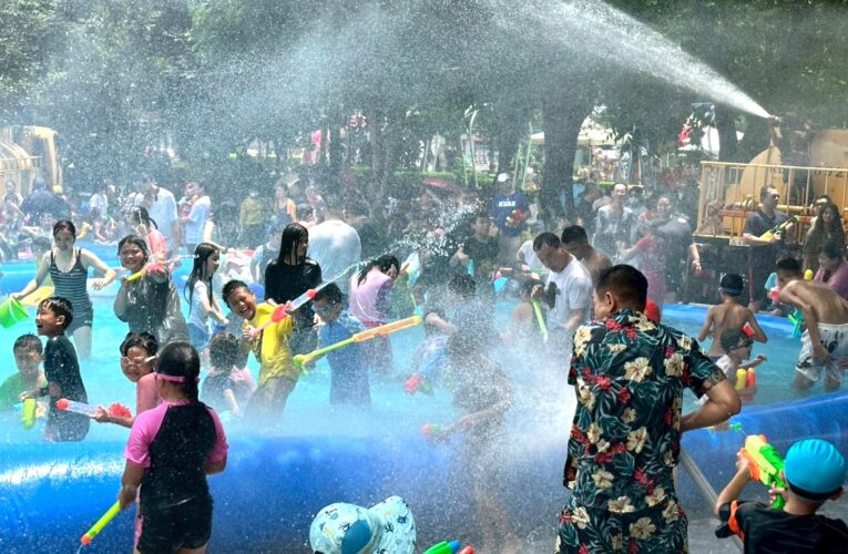 大里人潑水節嗨翻十九甲健康公園 清涼一夏！