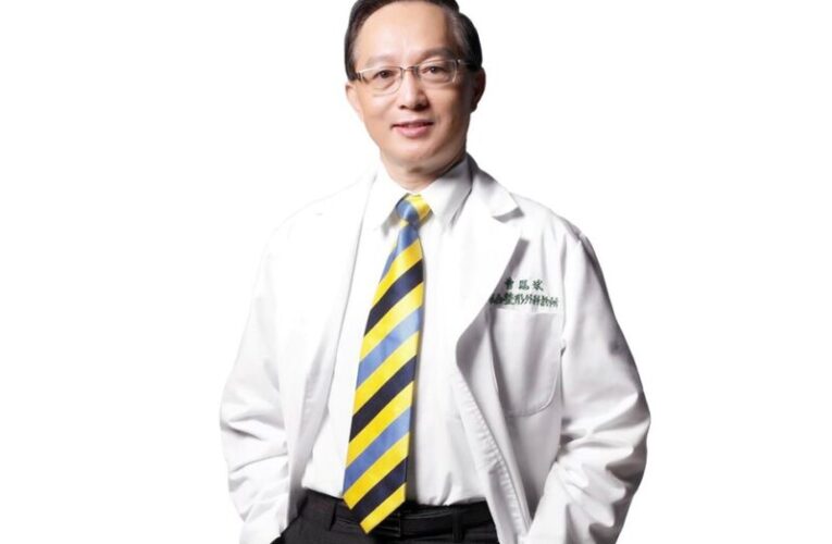 臉頰凹凸不平苦惱多年 港女跨海尋醫 曹賜斌醫師妙手回春