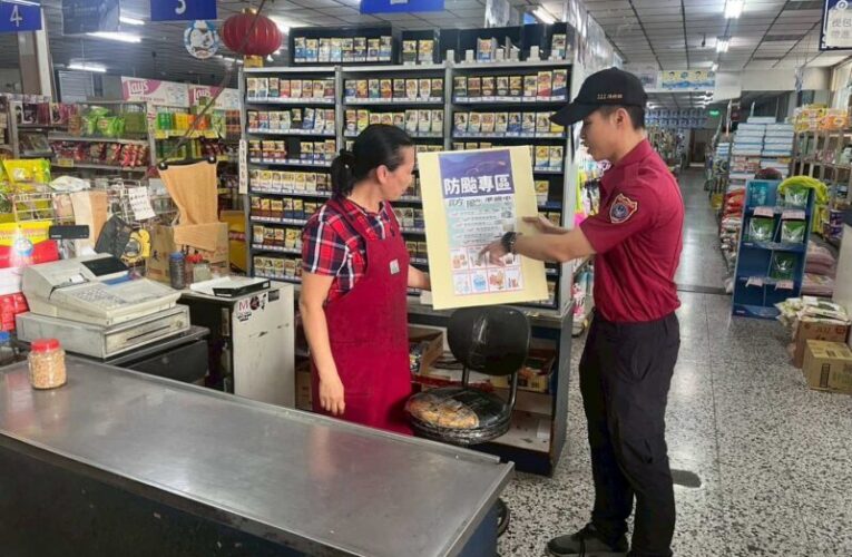 南臺灣豪雨來襲  美濃消防隊至賣場宣導設置防颱專區