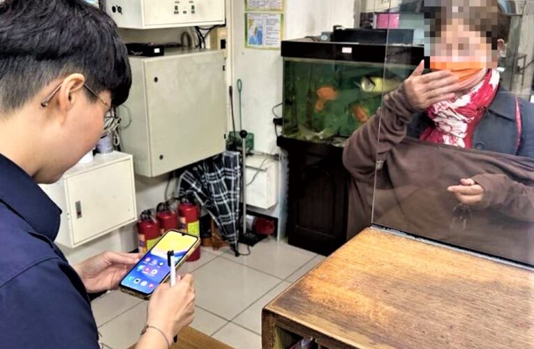 手機遺落郵局提款機　北門警通知婦人領回